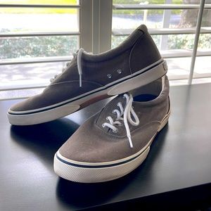 Sperry® Men's Halyard CVO Salt-Washed Sneakers in khaki/tan